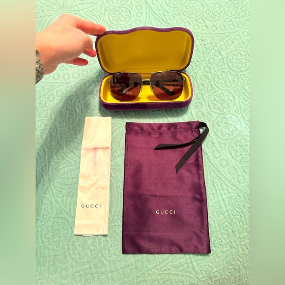 Authentic Gucci Sunglasses with case - Picture 2 of 2